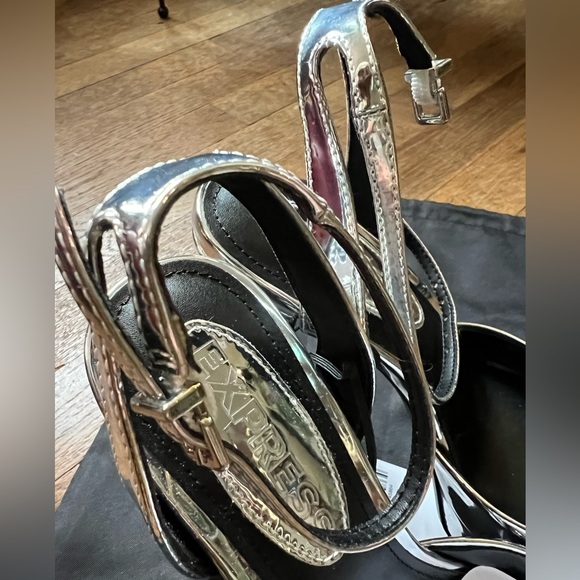 EXPRESS Metallic Rounded Toe
Platform Pumps - Picture 8 of 11